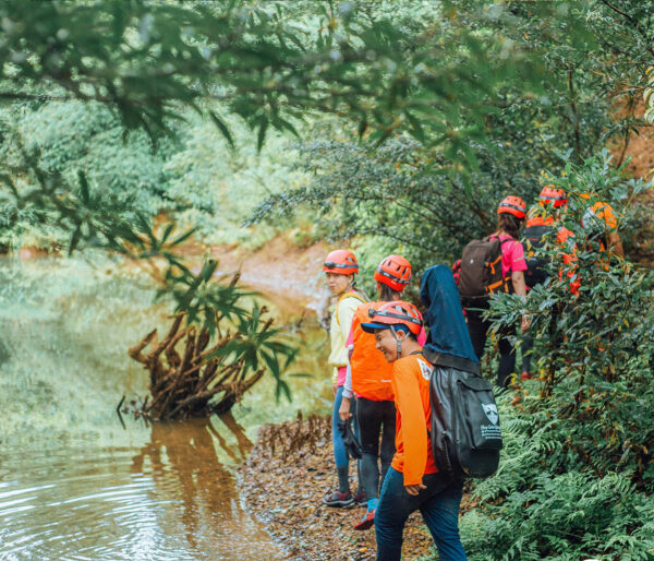 tour khám phá thung lũng sinh tồn