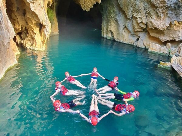 tour khám phá thung lũng sinh tồn