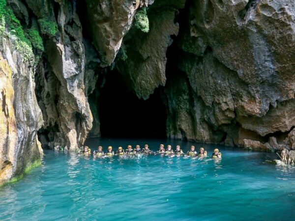 tour khám phá thung lũng sinh tồn