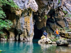 tour khám phá thung lũng sinh tồn