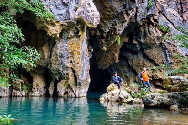 tour khám phá thung lũng sinh tồn